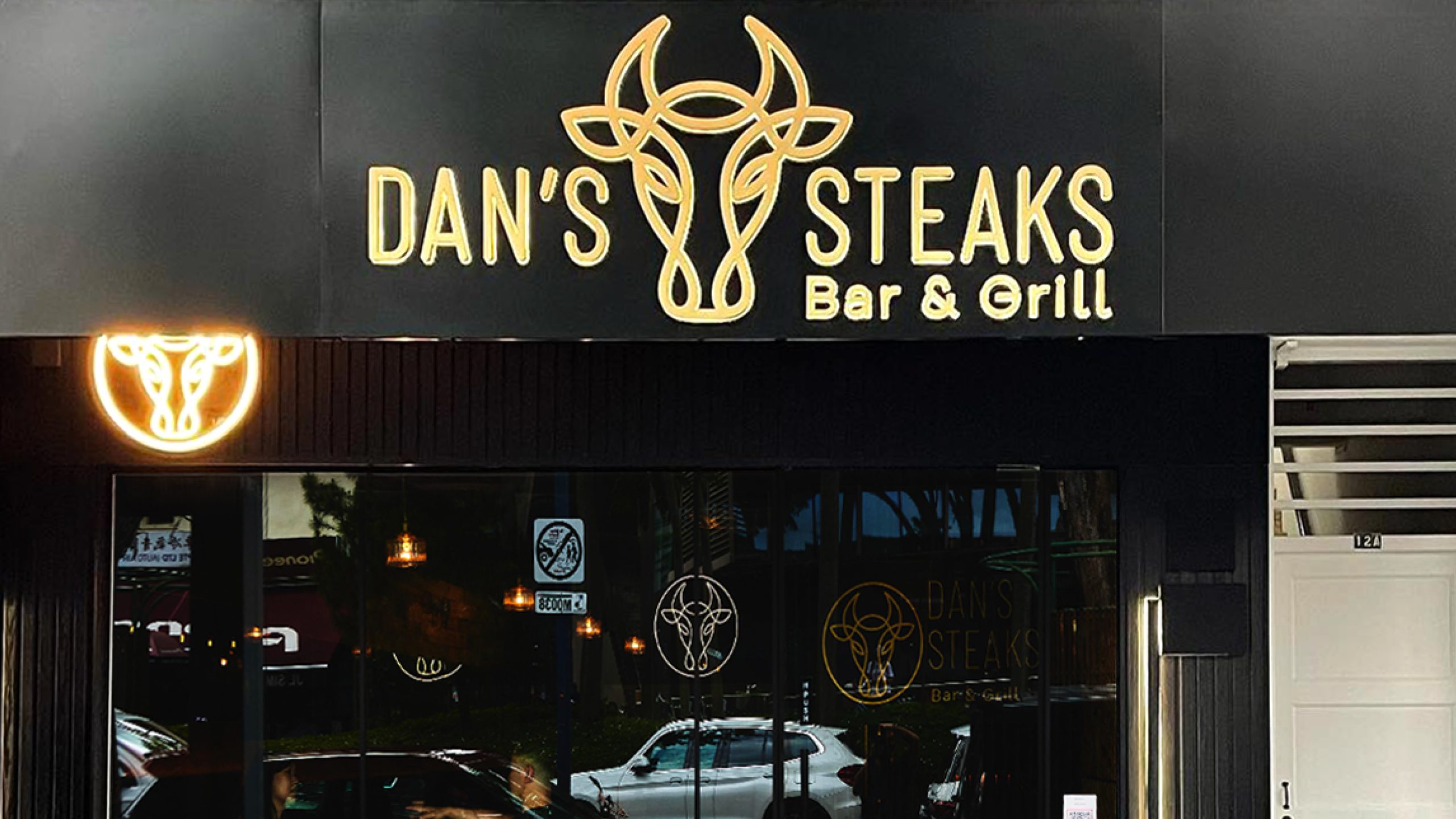 Portfolio_Dan'sSteaks_R3-02